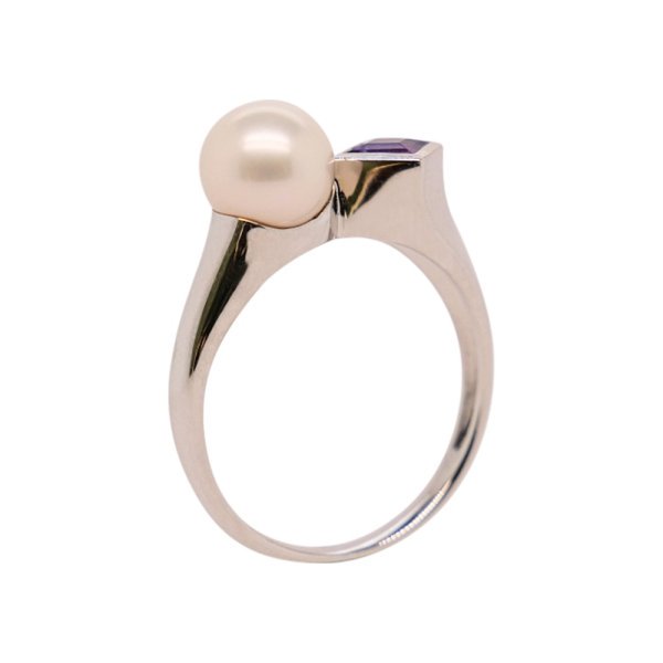 9ct White Gold Amethyst & Pearl Ring