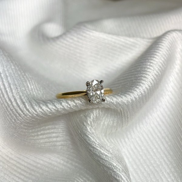 18ct Gold & Platinum 0.72ct Oval Diamond Engagement Ring