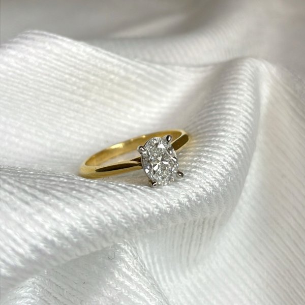 18ct Gold & Platinum 0.72ct Oval Diamond Engagement Ring