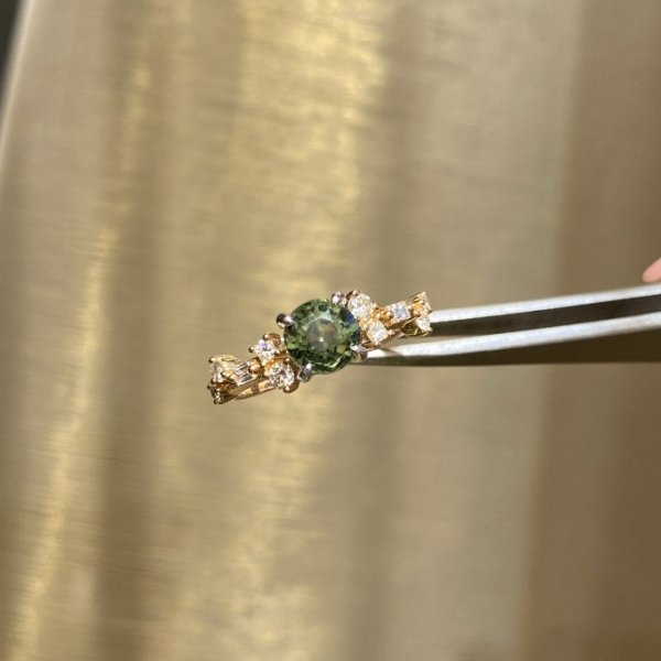 9ct Gold Green Tourmaline & Diamond Ring