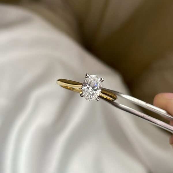 18ct Gold & Platinum 0.72ct Oval Diamond Engagement Ring