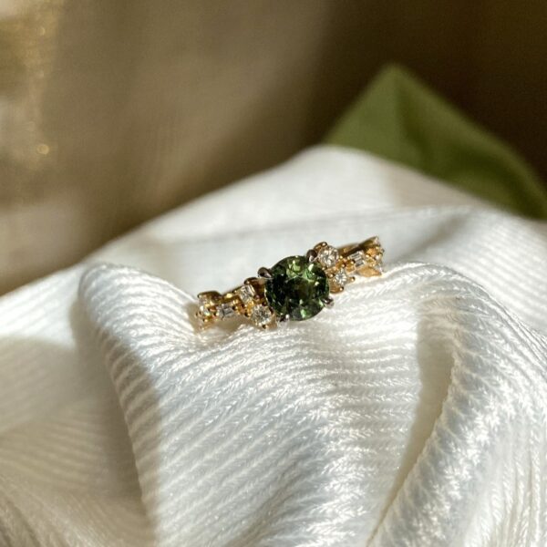 9ct Gold Green Tourmaline & Diamond Ring