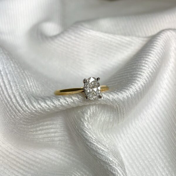 18ct Gold & Platinum 0.72ct Oval Diamond Engagement Ring