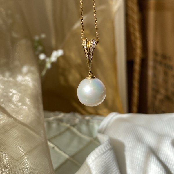 18ct Gold Freshwater Pearl & Diamond Pendant