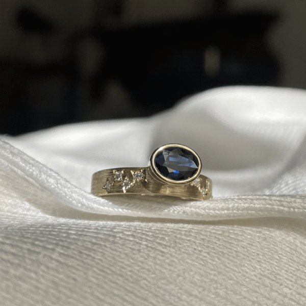 9ct Gold Australian Sapphire & Diamond Ring