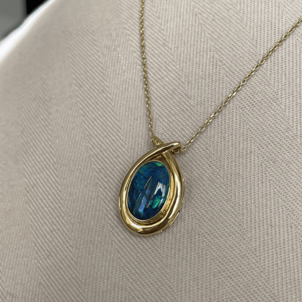 18ct Gold 3.90ct Lightning Ridge Solid Opal Pendant