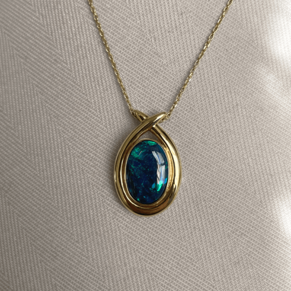 18ct Gold 3.90ct Lightning Ridge Solid Opal Pendant
