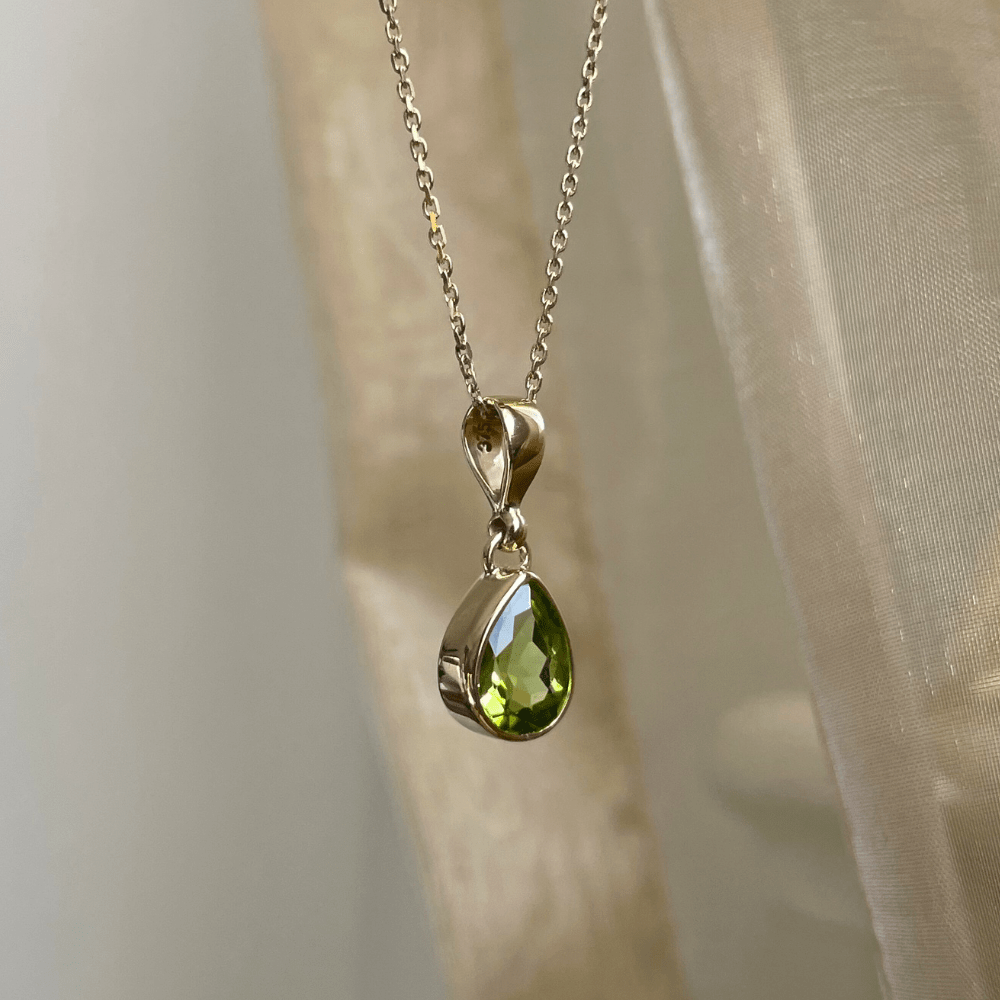 9ct Gold Pear Peridot Pendant
