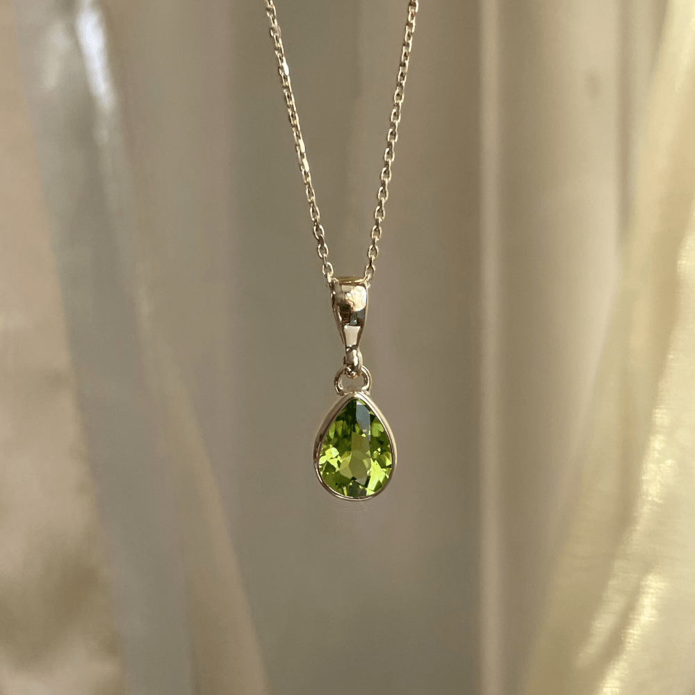 9ct Gold Pear Peridot Pendant