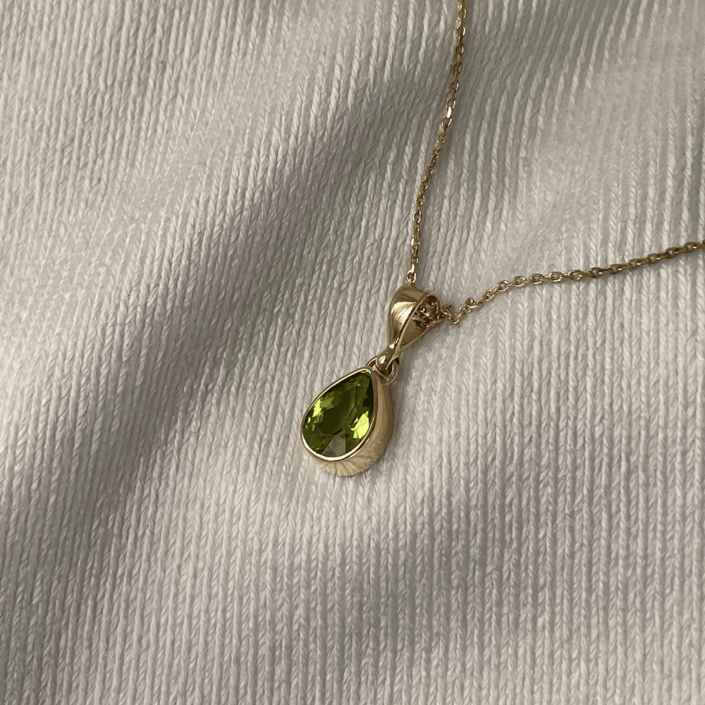 9ct Gold Pear Peridot Pendant