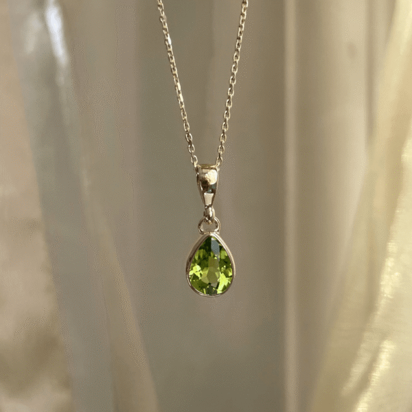 9ct Gold Pear Peridot Pendant