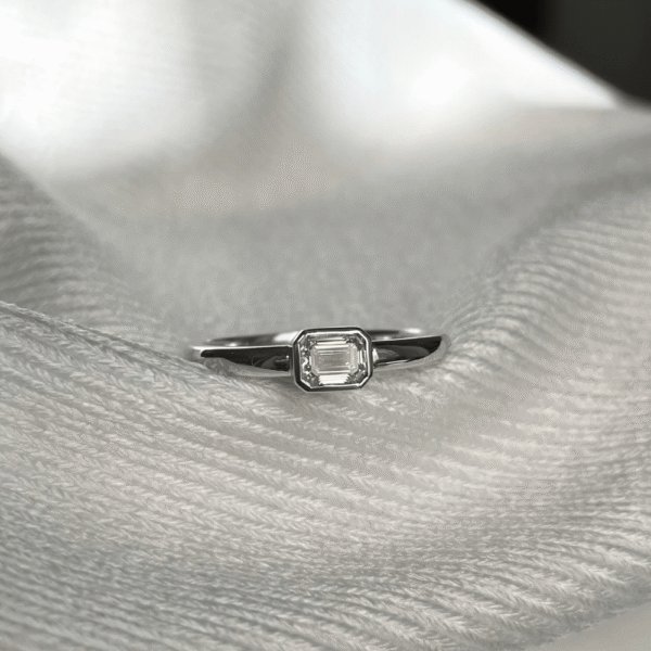 18ct White Gold 0.30ct Emerald cut Diamond Ring