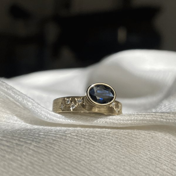 9ct Gold Australian Sapphire & Diamond Ring