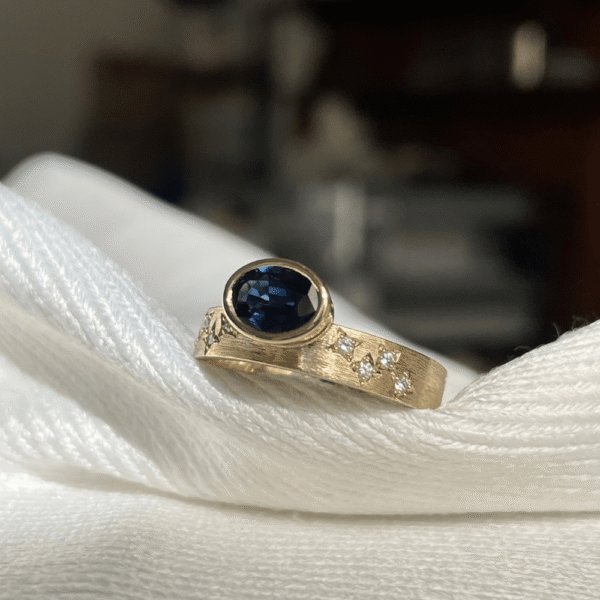 9ct Gold Australian Sapphire & Diamond Ring