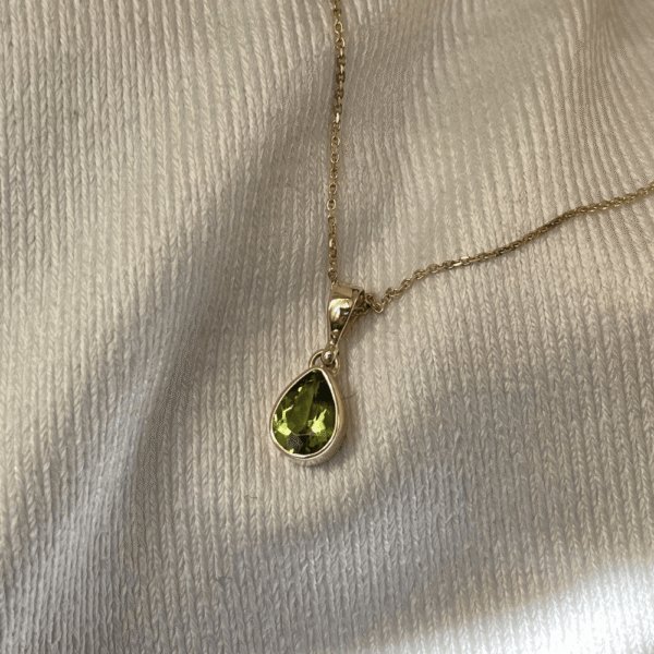 9ct Gold Pear Peridot Pendant