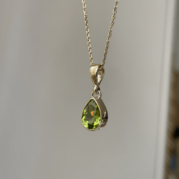 9ct Gold Pear Peridot Pendant