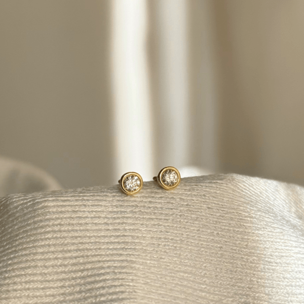18ct Gold Diamond Bezel Studs