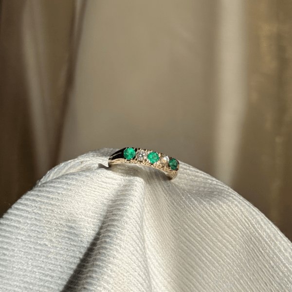 9ct Gold Emerald & Diamond Ring