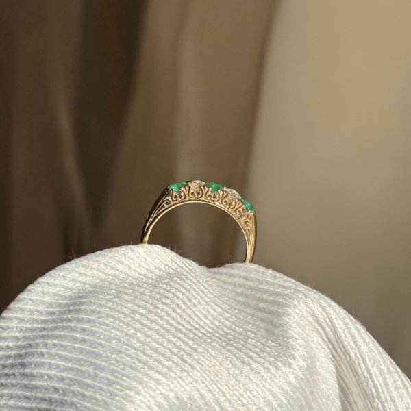 9ct Gold Emerald & Diamond Ring