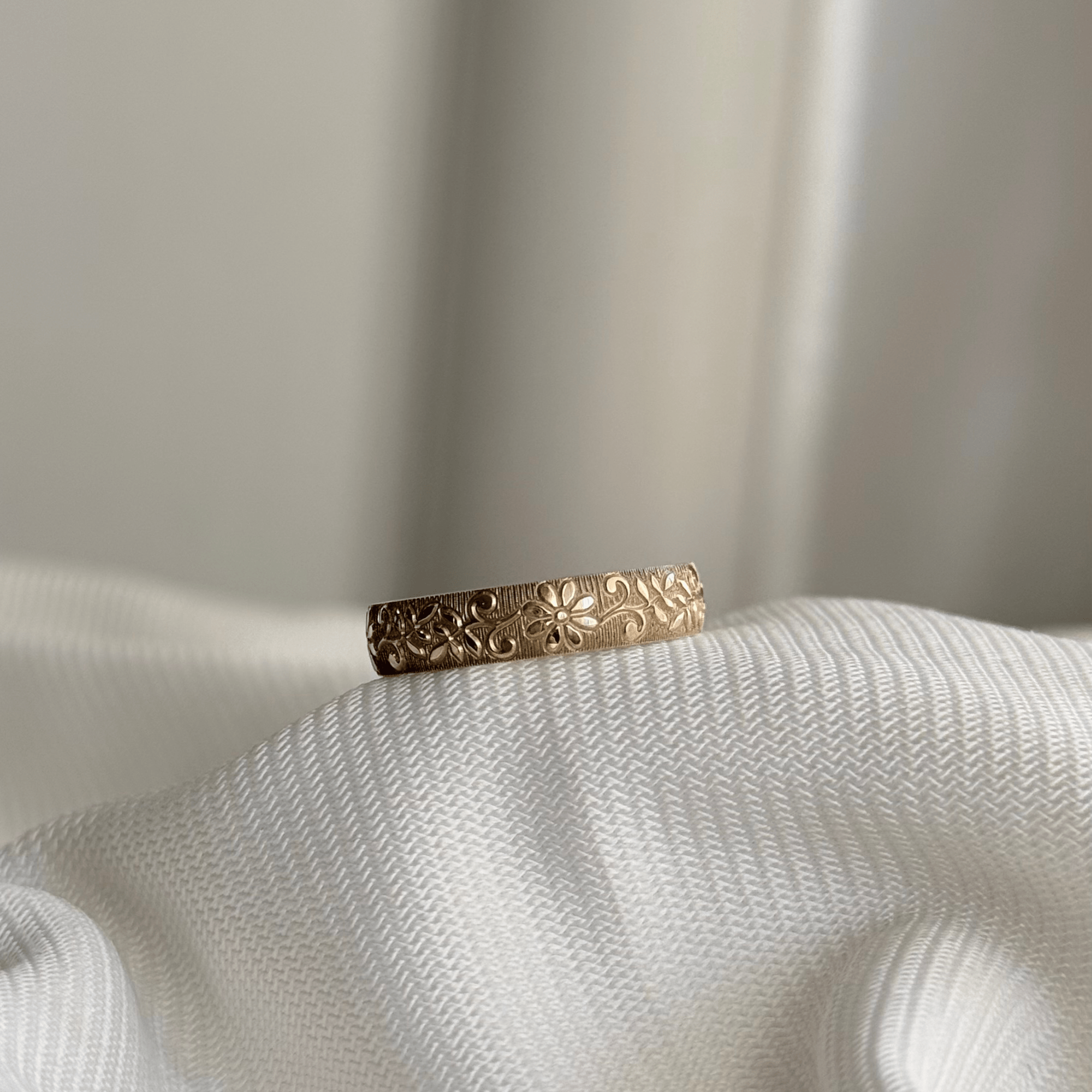 9ct Gold Flower Pattern Ring