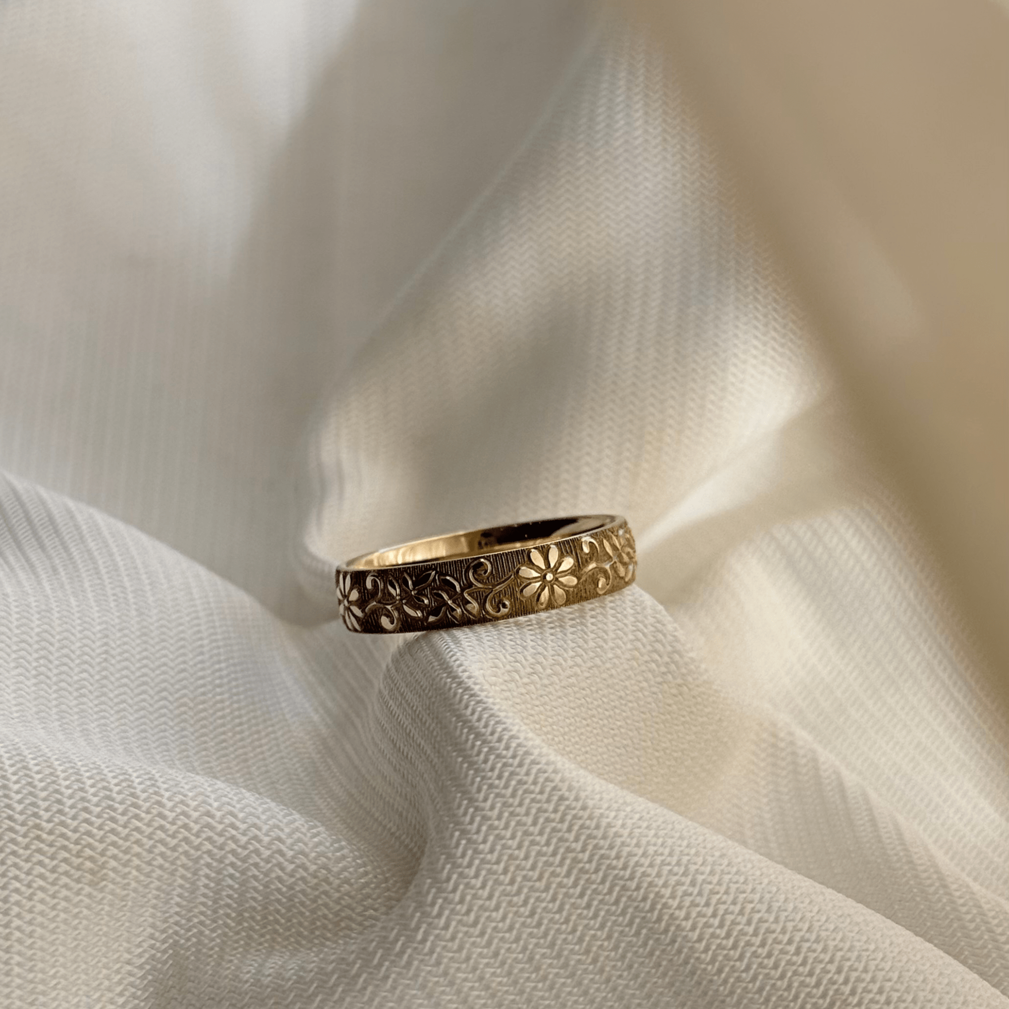 9ct Gold Flower Pattern Ring