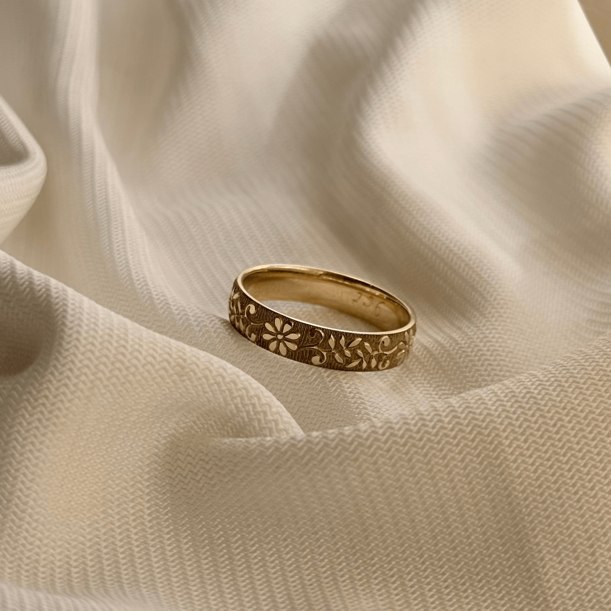 9ct Gold Flower Pattern Ring