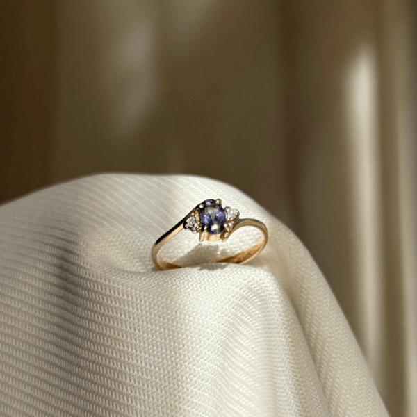9ct Gold Iolite Ring with side diamonds ring