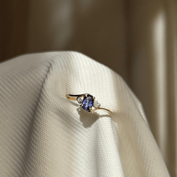 9ct Gold Iolite Ring with side diamonds ring