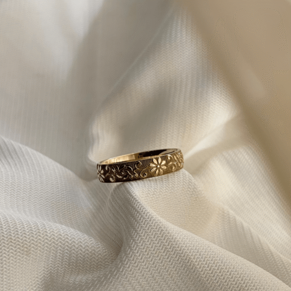 9ct Gold Flower Pattern Ring