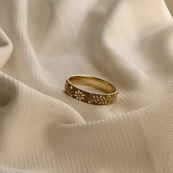 9ct Gold Flower Pattern Ring
