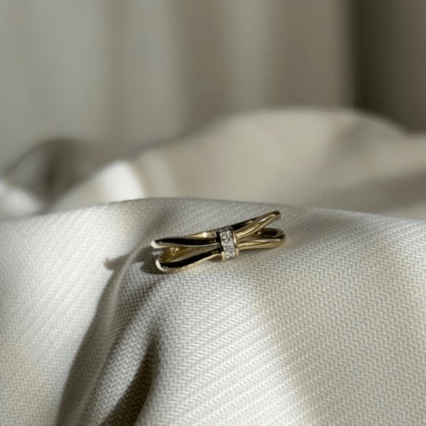 9ct gold Diamond Link Ring