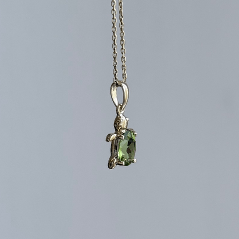 9ct Gold Oval Peridot Turtle Pendant