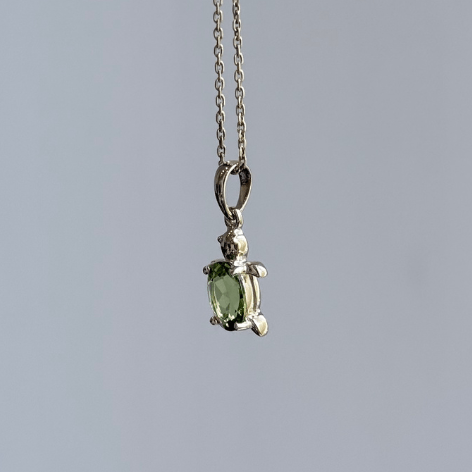 9ct Gold Oval Peridot Turtle Pendant