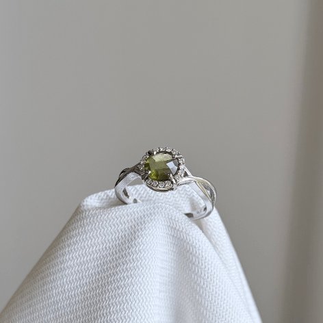 9ct 2-Tone Round Cut Peridot & Diamond Ring